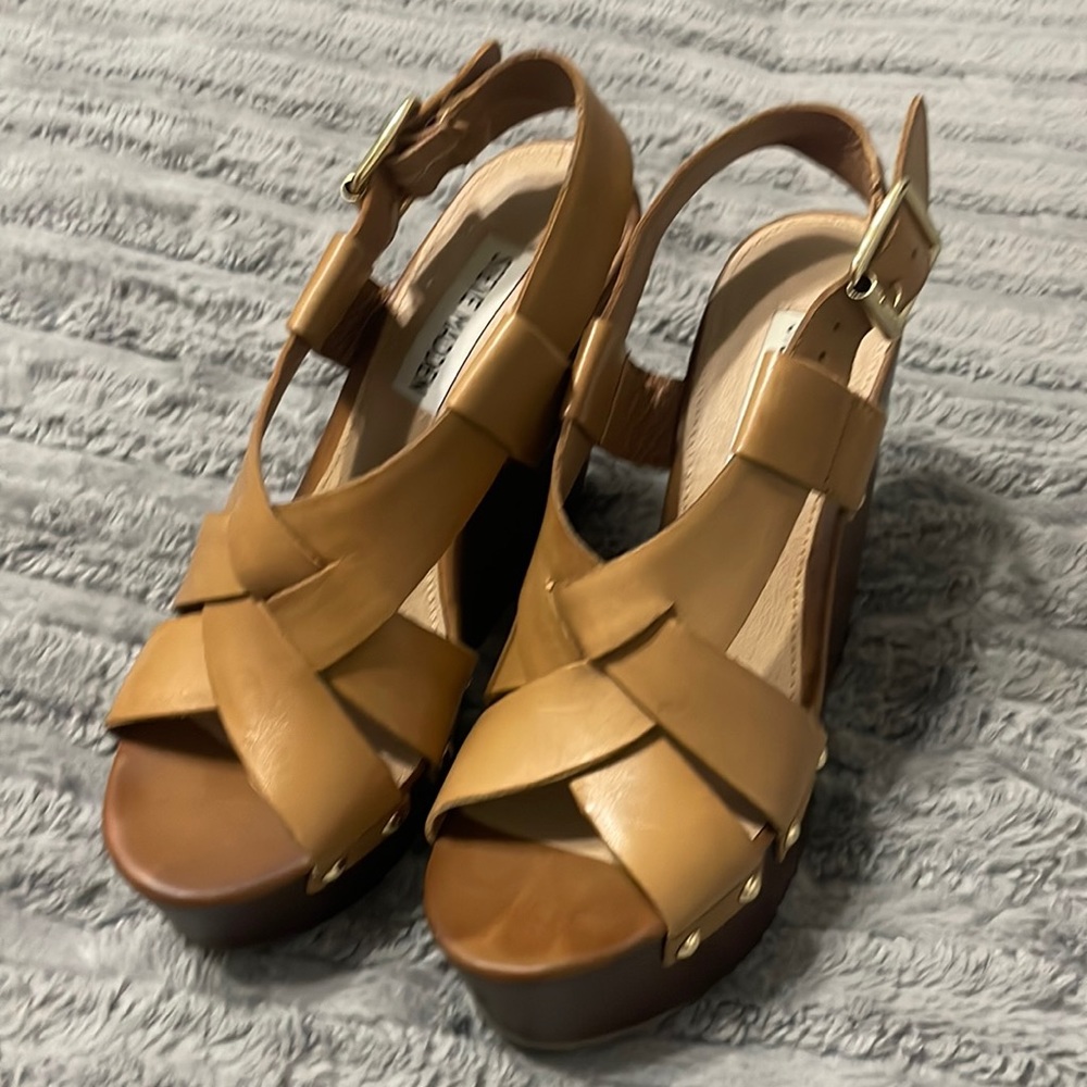 Steve Madden Whistle Cognac Le Wedges.